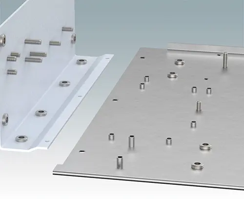Große Auswahl an Gewindeeinsätzen, Bolzen, Abstandshaltern, Erdungspunkten usw. anbringen.