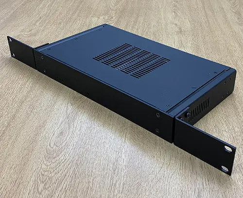 Breite und Tiefe nach Kundenwunsch Combimet 19-Zoll Gehäuse.