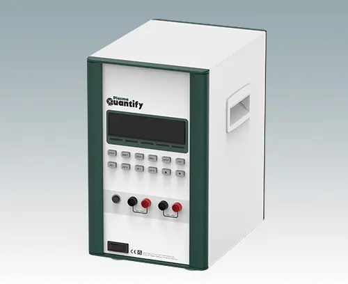 Kundenspezifische TX-Tower-Versionen. Platzsparende Stellfläche maximiert die Stellfläche auf dem Tisch.